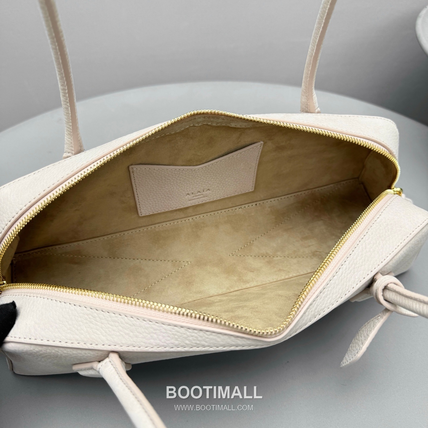 Alaïa Le Teckel Suede Leather Top Handle Shoulder Bag with Dual Zip Detail 알라이아 르 테켈 스웨이드 레더 블루 탑핸들 숄더백 4401 32cm 8