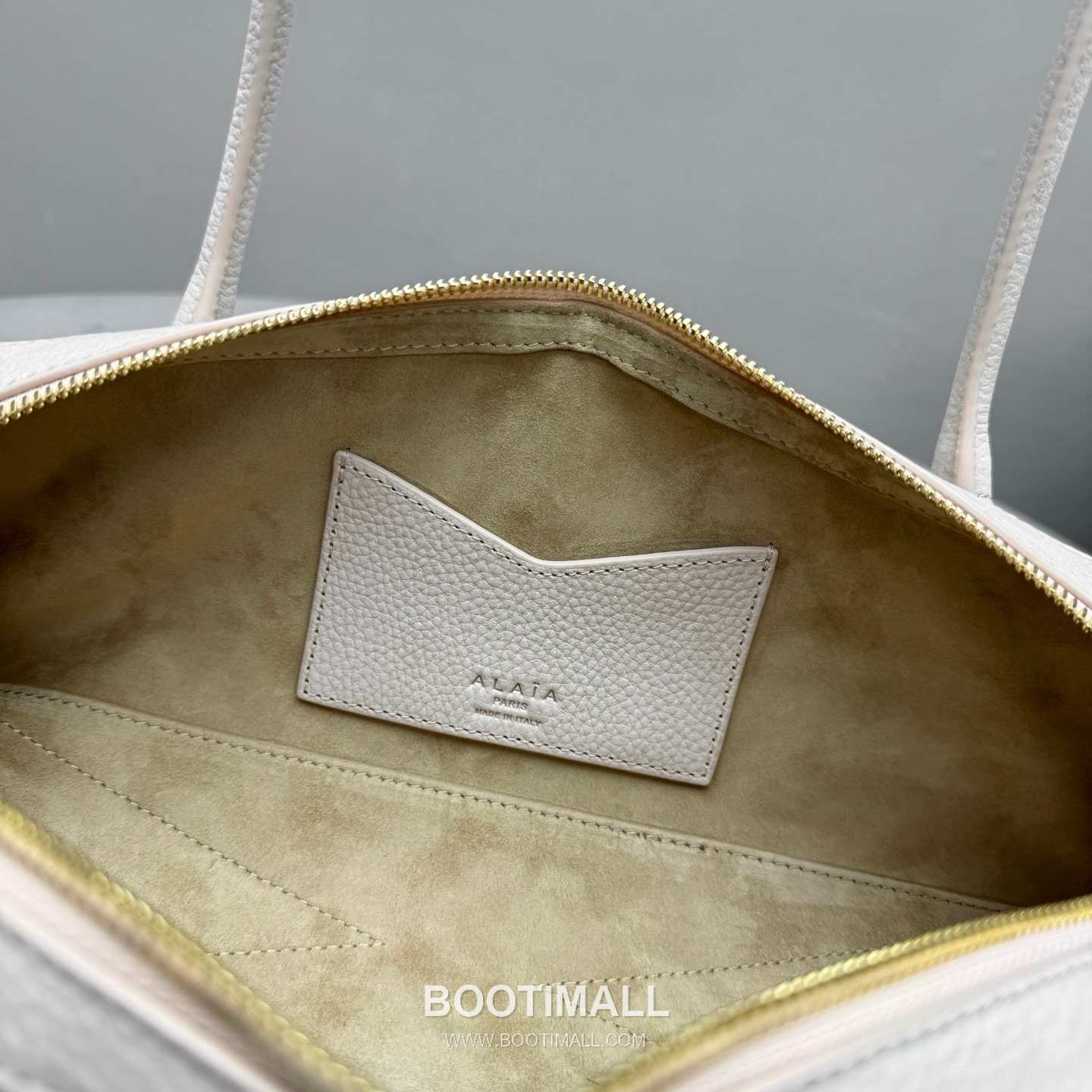 Alaïa Le Teckel Suede Leather Top Handle Shoulder Bag with Dual Zip Detail 알라이아 르 테켈 스웨이드 레더 블루 탑핸들 숄더백 4401 32cm 9