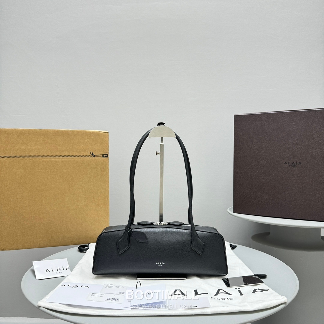 Alaïa Le Teckel Suede Leather Top Handle Shoulder Bag with Dual Zip Detail 알라이아 르 테켈 스웨이드 레더 블루 탑핸들 숄더백 4401 32cm 1