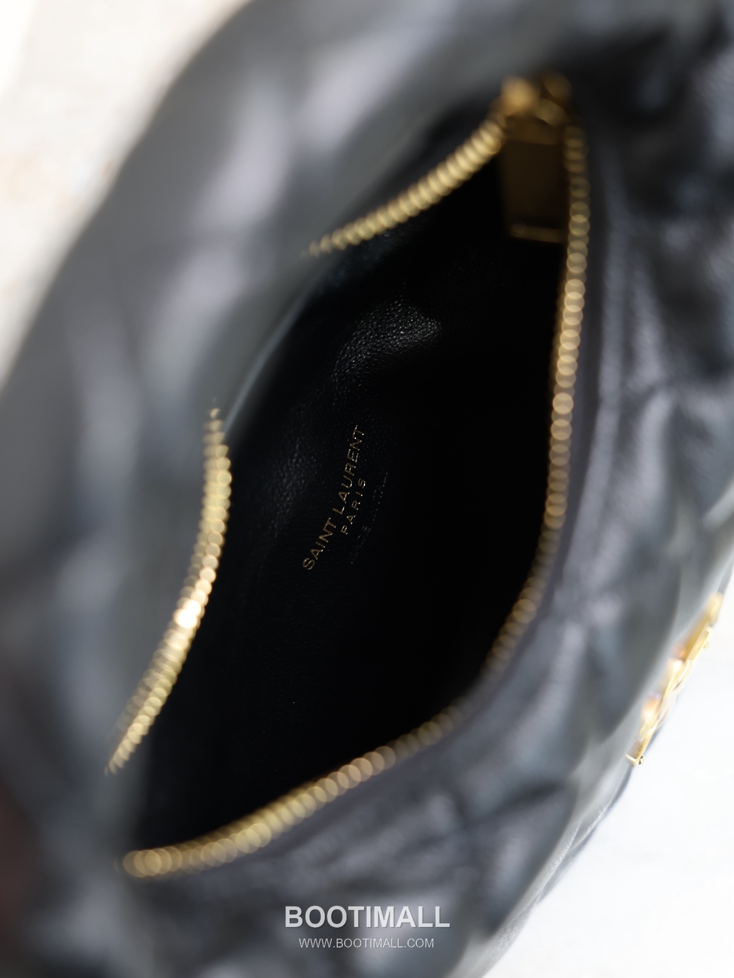 Saint Laurent Icarino Mini Hobo Lambskin Leather Chain 생로랑 이카리노 미니 호보 램스킨 블랙 체인 크로스 숄더백 871329 19cm 7