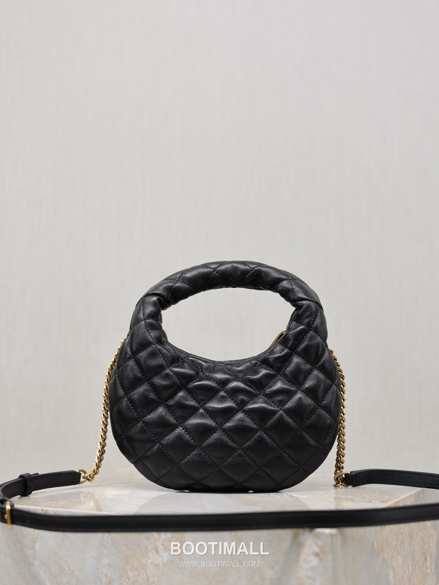 Saint Laurent Icarino Mini Hobo Lambskin Leather Chain 생로랑 이카리노 미니 호보 램스킨 블랙 체인 크로스 숄더백 871329 19cm 8