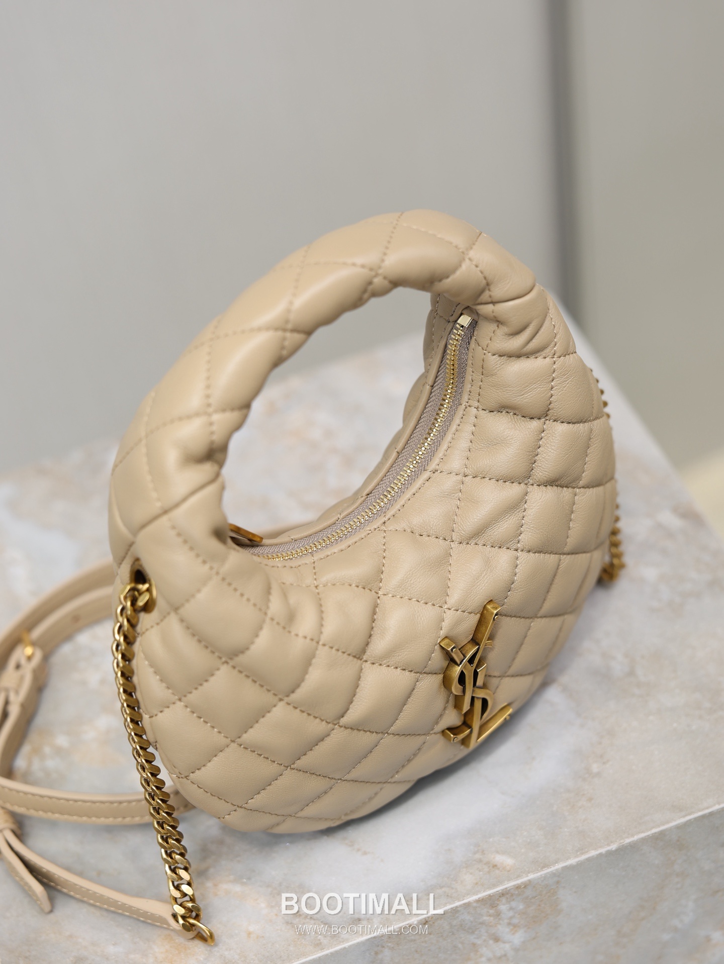 Saint Laurent Icarino Mini Hobo Lambskin Leather Chain 생로랑 이카리노 미니 호보 램스킨 블랙 체인 크로스 숄더백 871329 19cm 6