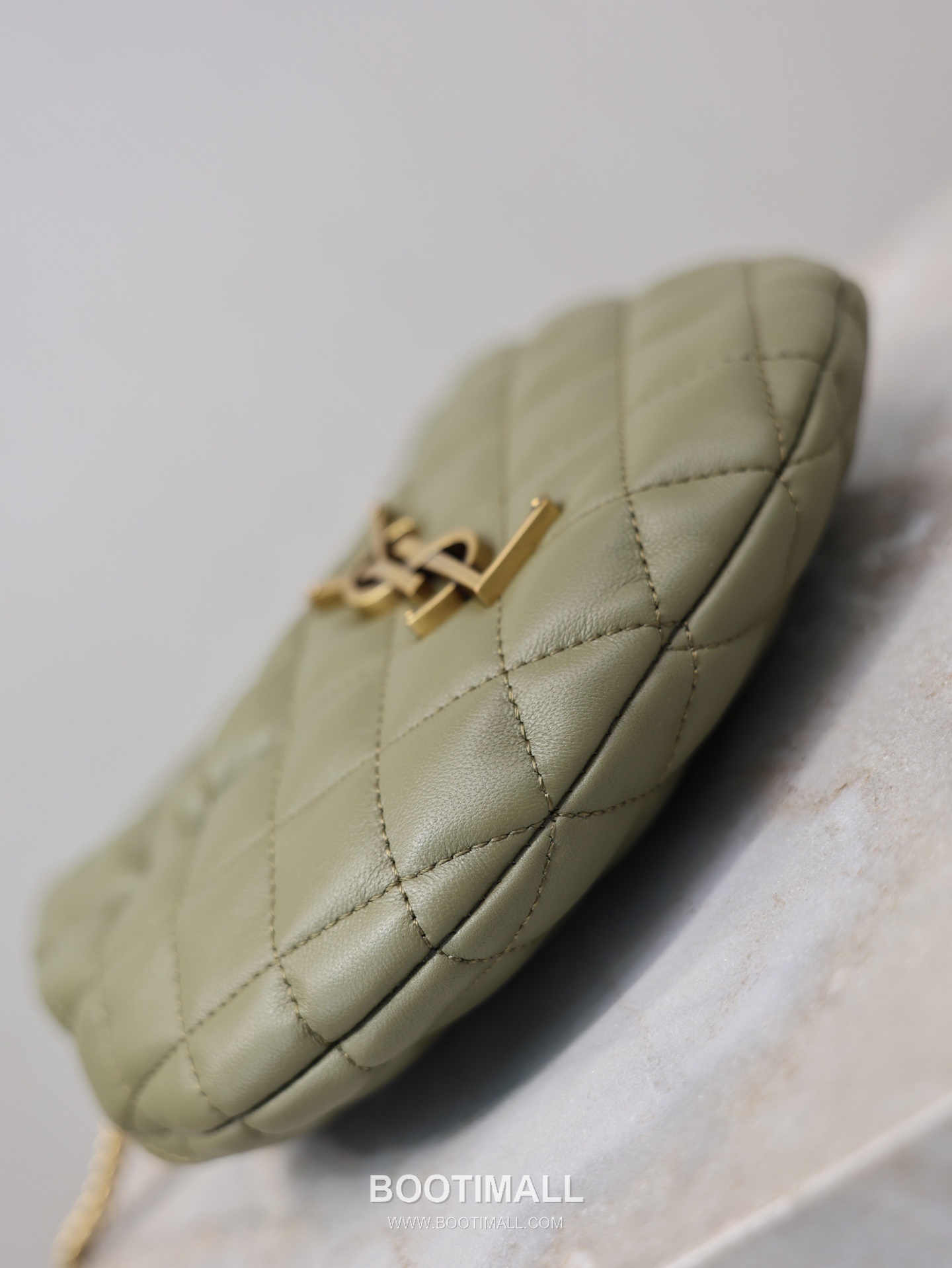 Saint Laurent Icarino Mini Hobo Lambskin Leather Chain 생로랑 이카리노 미니 호보 램스킨 블랙 체인 크로스 숄더백 871329 19cm 9