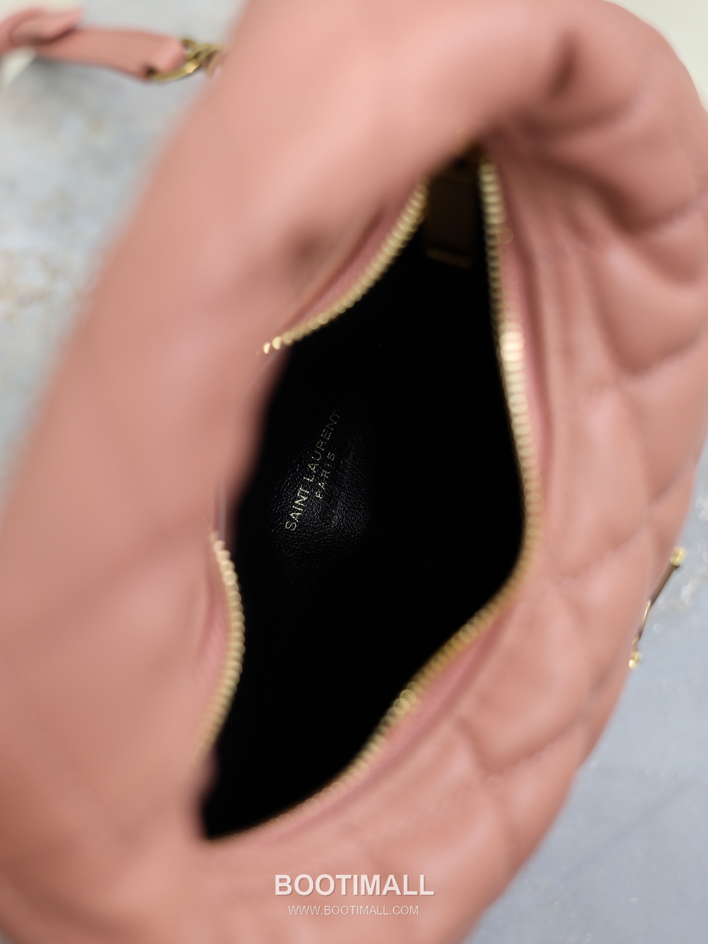 Saint Laurent Icarino Mini Hobo Lambskin Leather Chain 생로랑 이카리노 미니 호보 램스킨 블랙 체인 크로스 숄더백 871329 19cm 7