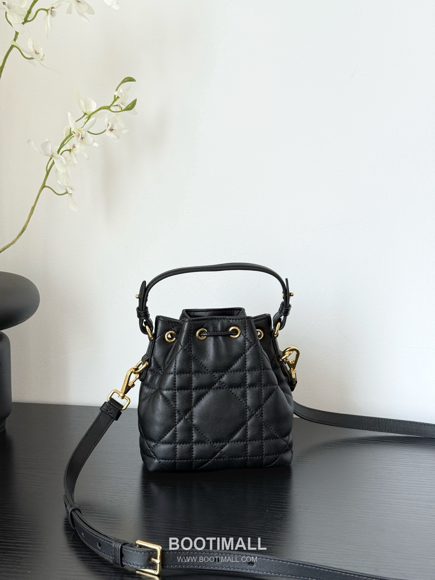 Dior Caro Mini Bucket Lambskin Leather Crossbody Shoulder Bag 디올 카로 미니 버킷 램스킨 블랙 크로스 숄더백 14cm 2