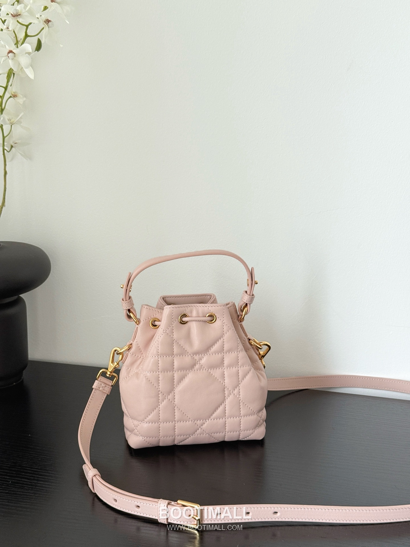 Dior Caro Bucket Lambskin Leather Crossbody Shoulder Bag 디올 카로 버킷 램스킨 블랙 크로스 숄더백 20cm 2