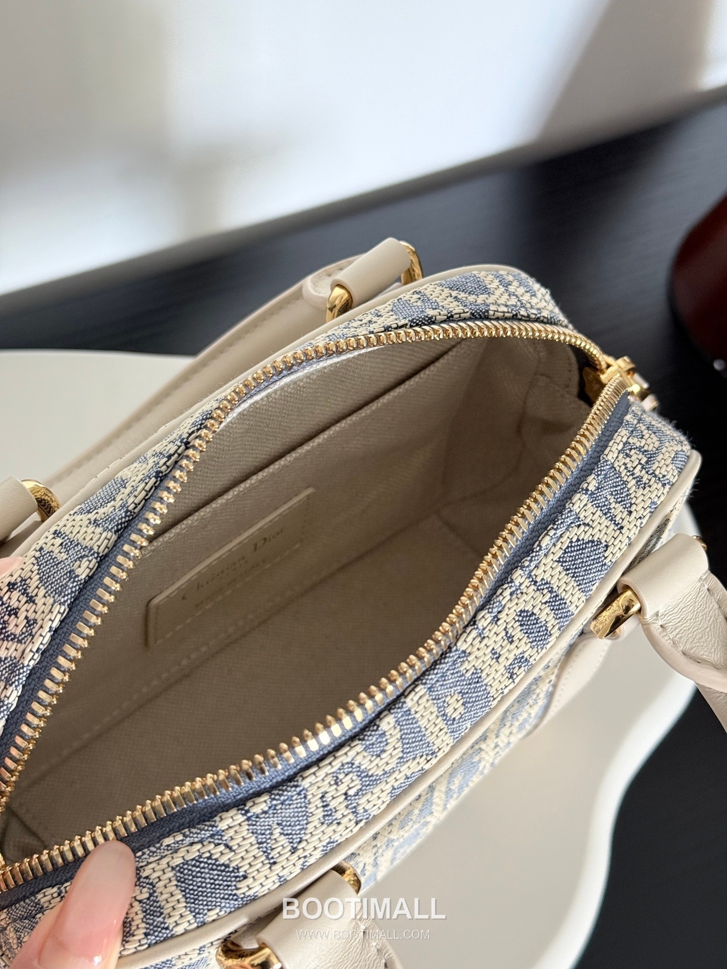 Dior D-Vibe Mini Bowling Raffia Cotton Denim Canvas Top Handle Crossbody Bag 디올 디바이브 미니 보울링 라피아 코튼 데님 블루 탑핸들 크로스백 2388 20.5cm 14