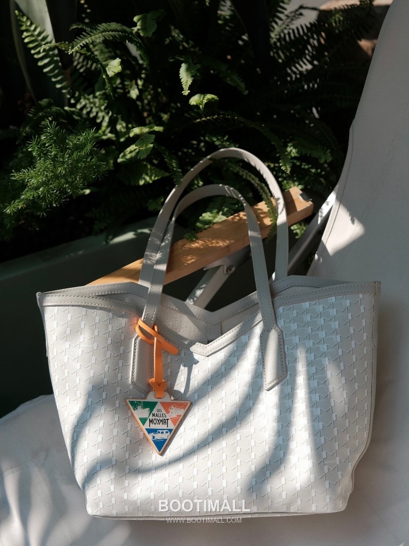 Moynat M Canvas Tote Canvas Leather Trim Tote Bag 모이나 M 캔버스 그레이 토트백 C13001m 39cm 3