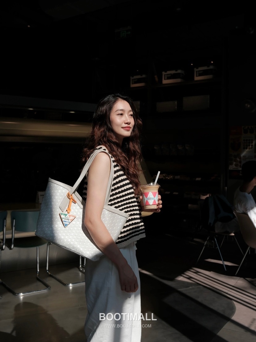 Moynat M Canvas Tote Canvas Leather Trim Tote Bag 모이나 M 캔버스 그레이 토트백 C13001m 39cm 4