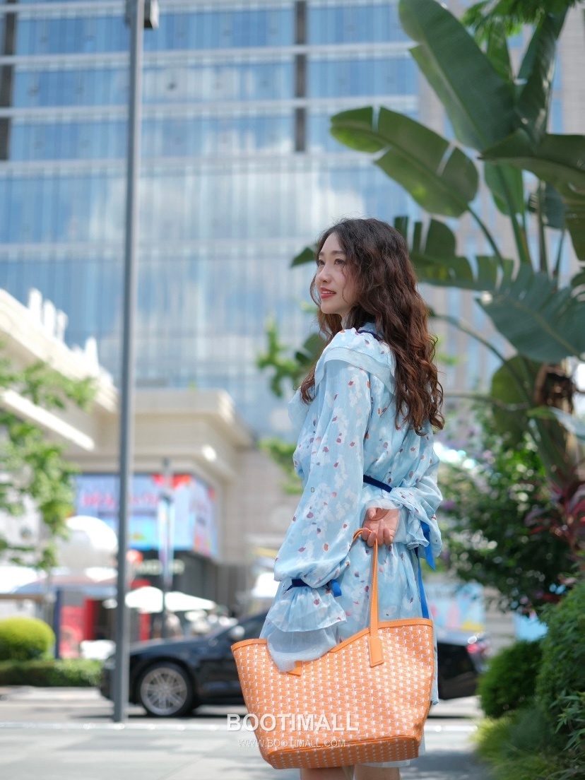 Moynat M Canvas Tote Canvas Leather Trim Tote Bag 모이나 M 캔버스 그레이 토트백 C13001m 39cm 3