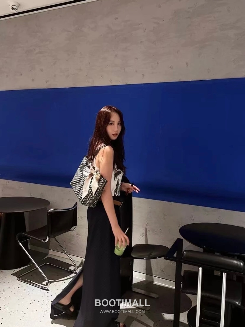 Moynat M Canvas Tote Canvas Leather Trim Tote Bag 모이나 M 캔버스 그레이 토트백 C13001m 39cm 12