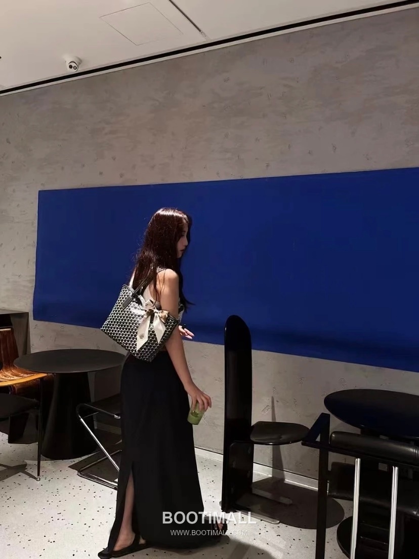 Moynat M Canvas Tote Canvas Leather Trim Tote Bag 모이나 M 캔버스 그레이 토트백 C13001m 39cm 13