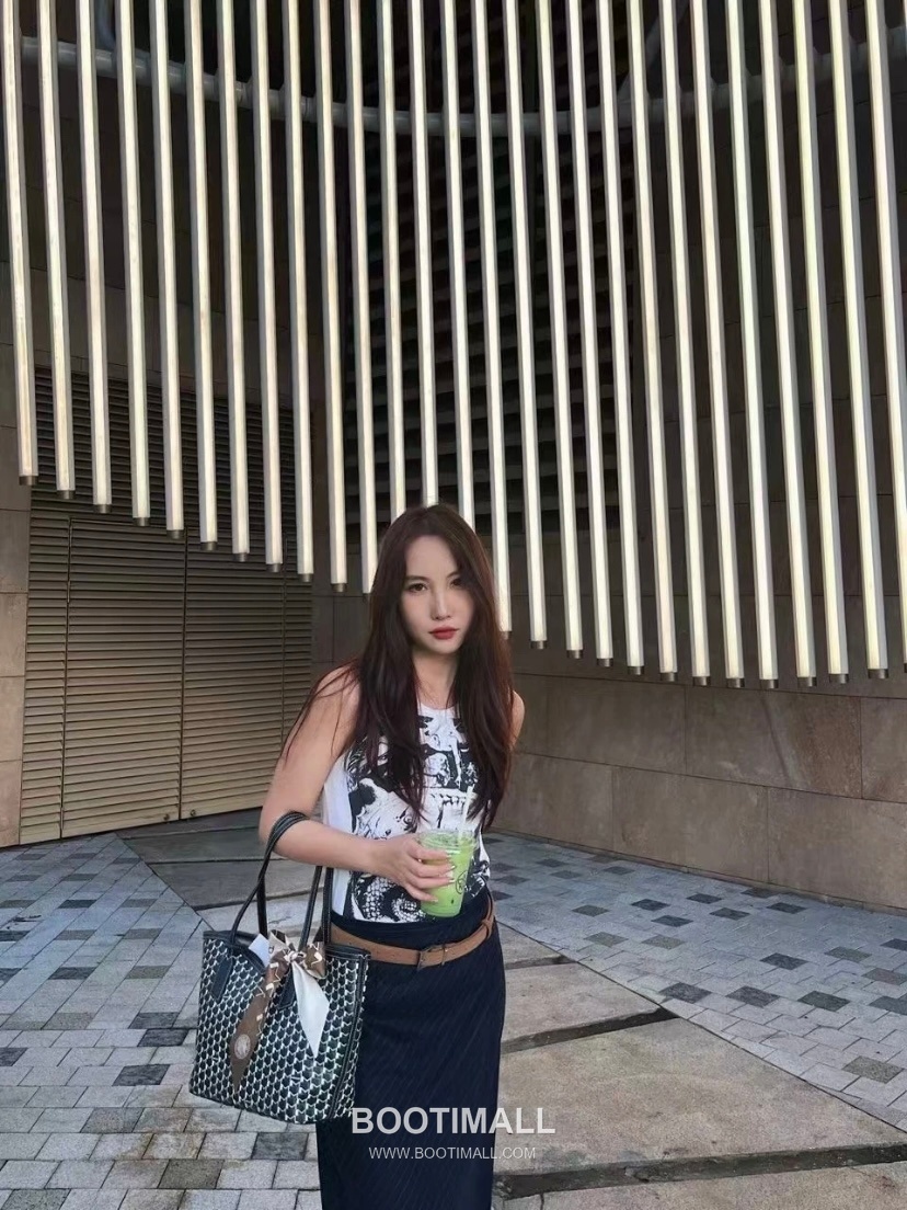 Moynat M Canvas Tote Canvas Leather Trim Tote Bag 모이나 M 캔버스 그레이 토트백 C13001m 39cm 14