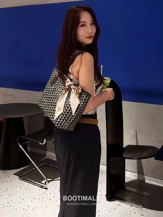 Moynat M Canvas Tote Canvas Leather Trim Tote Bag 모이나 M 캔버스 그레이 토트백 C13001m 39cm 15