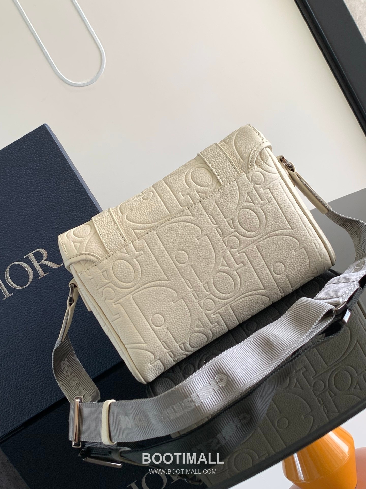 Dior Hit the Road Gravity Leather Messenger Crossbody Bag 디올 히트더로드 그래비티 레더 아이보리 크로스 메신저백 1ESPO333 24cm 3