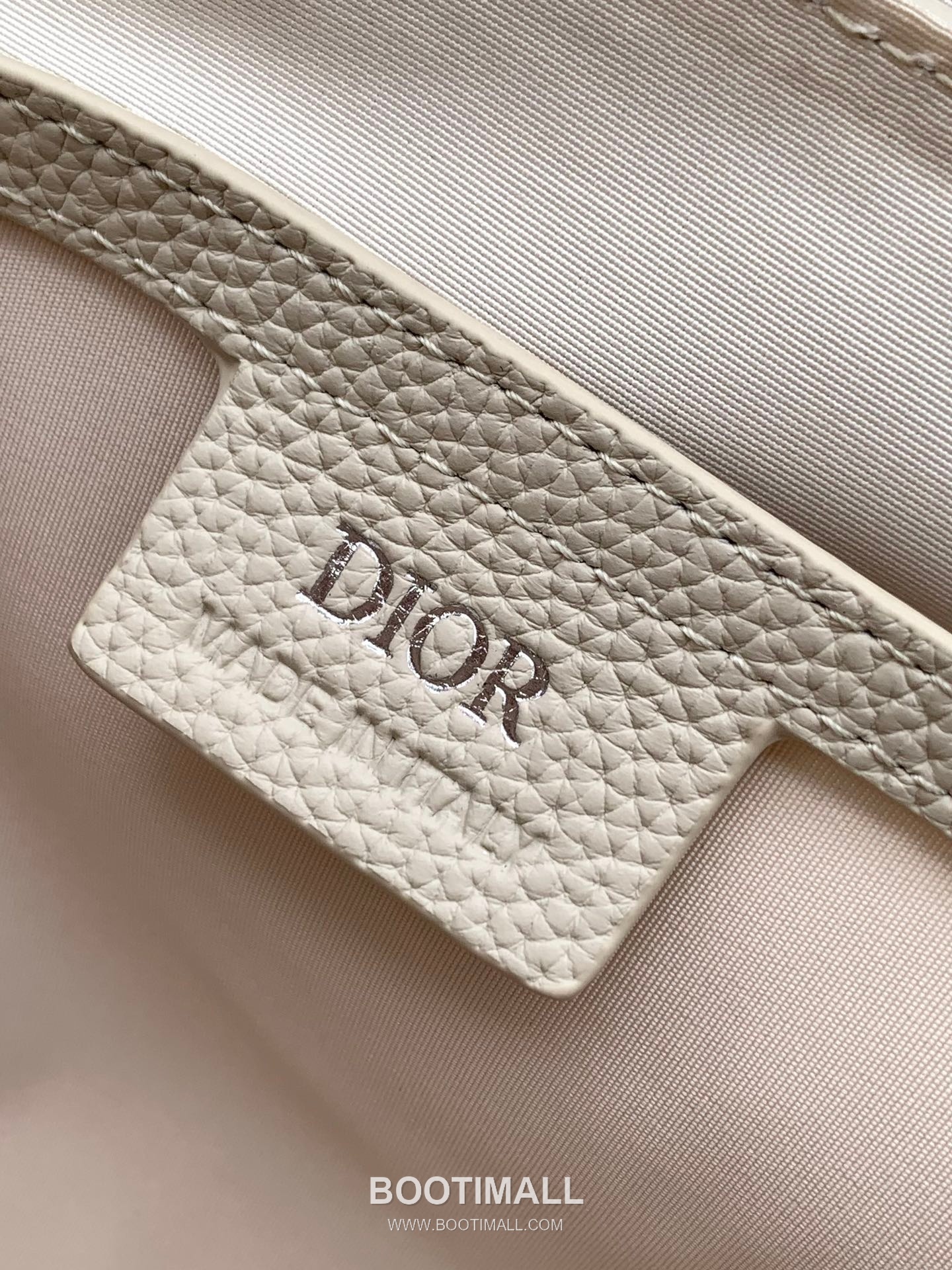 Dior Hit the Road Gravity Leather Messenger Crossbody Bag 디올 히트더로드 그래비티 레더 아이보리 크로스 메신저백 1ESPO333 24cm 9