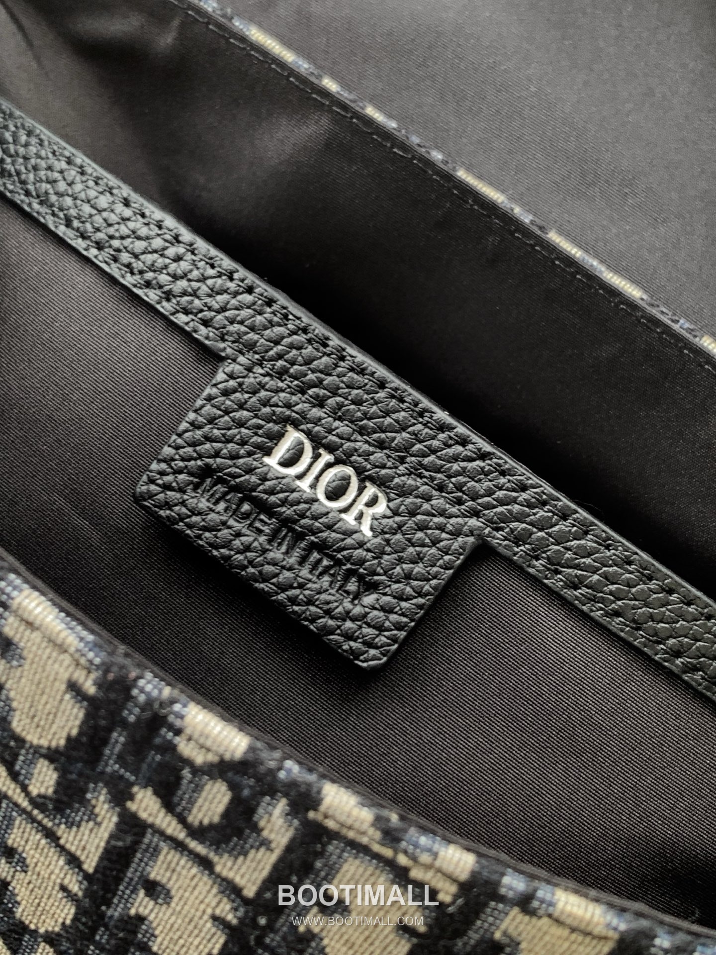 Dior Hit the Road Oblique Canvas Leather Trim Messenger Crossbody Bag 디올 히트더로드 오블리크 캔버스 블랙 크로스 메신저백 EBA-1ESPO333YKY_H27E 24cm 9