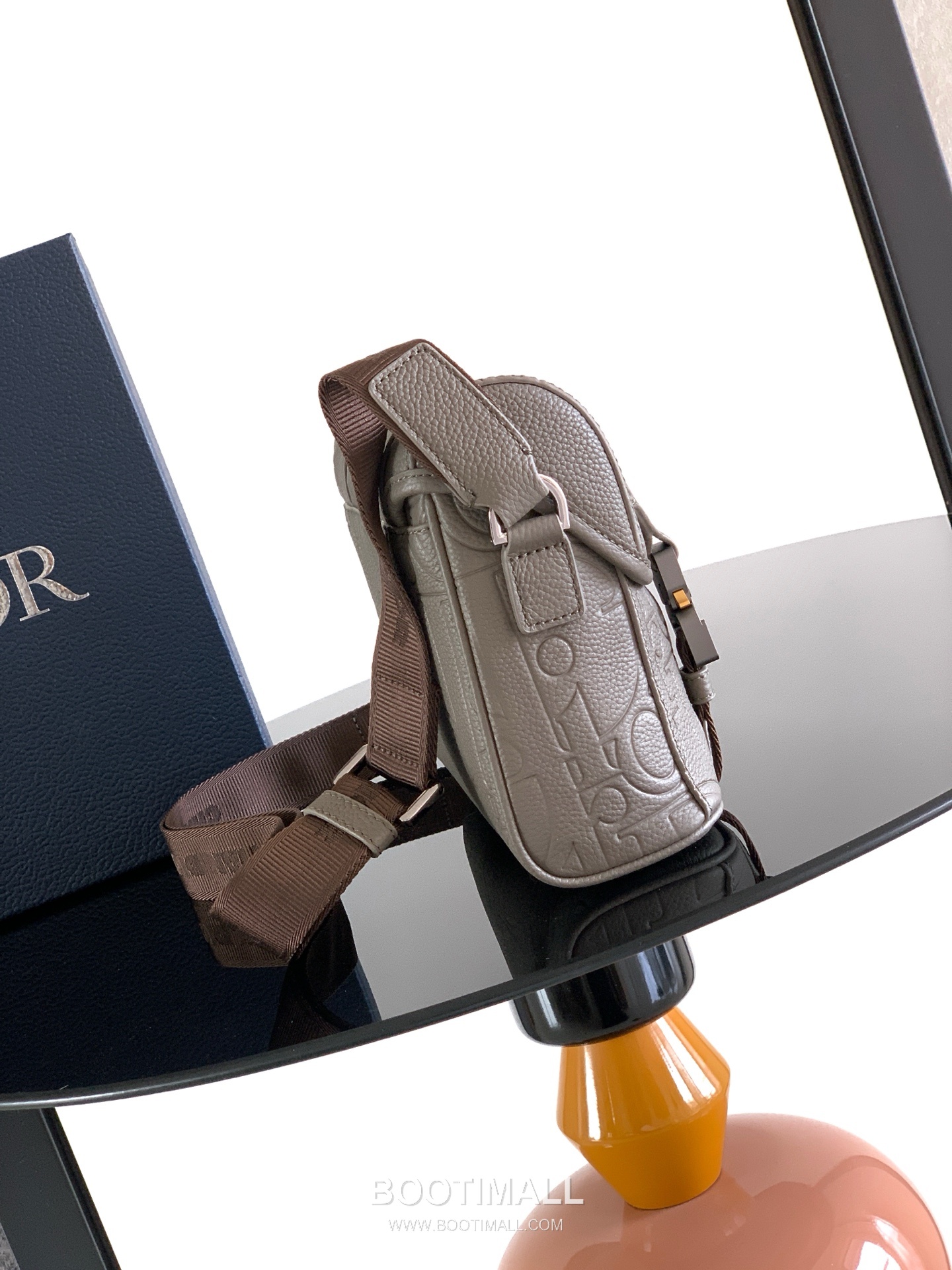 Dior Hit the Road Gravity Embossed Leather Messenger Crossbody Bag 디올 히트더로드 그래비티 엠보스드 레더 블랙 크로스 메신저백 EDA-1ESPO333 24cm 2