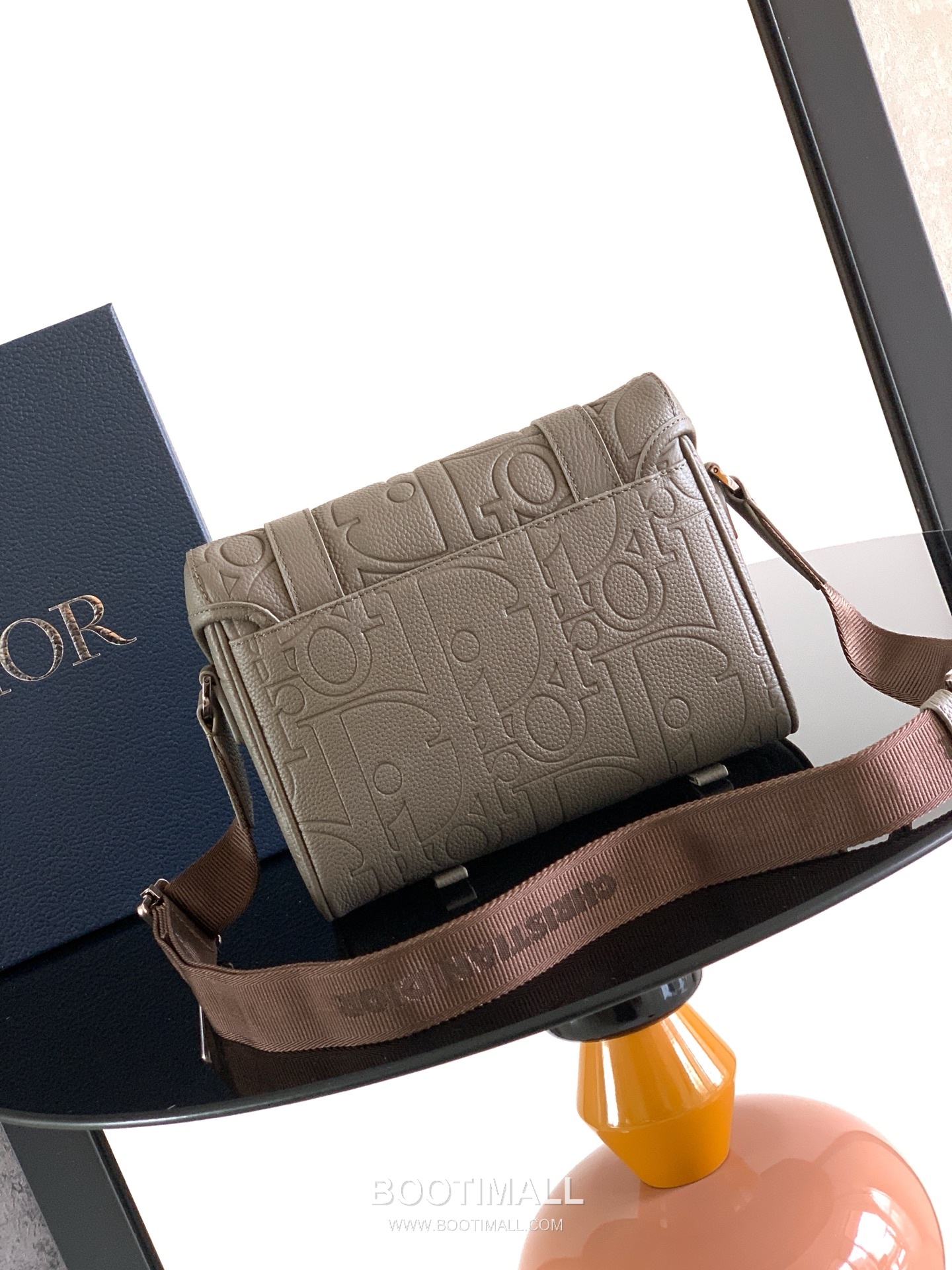 Dior Hit the Road Gravity Embossed Leather Messenger Crossbody Bag 디올 히트더로드 그래비티 엠보스드 레더 블랙 크로스 메신저백 EDA-1ESPO333 24cm 3