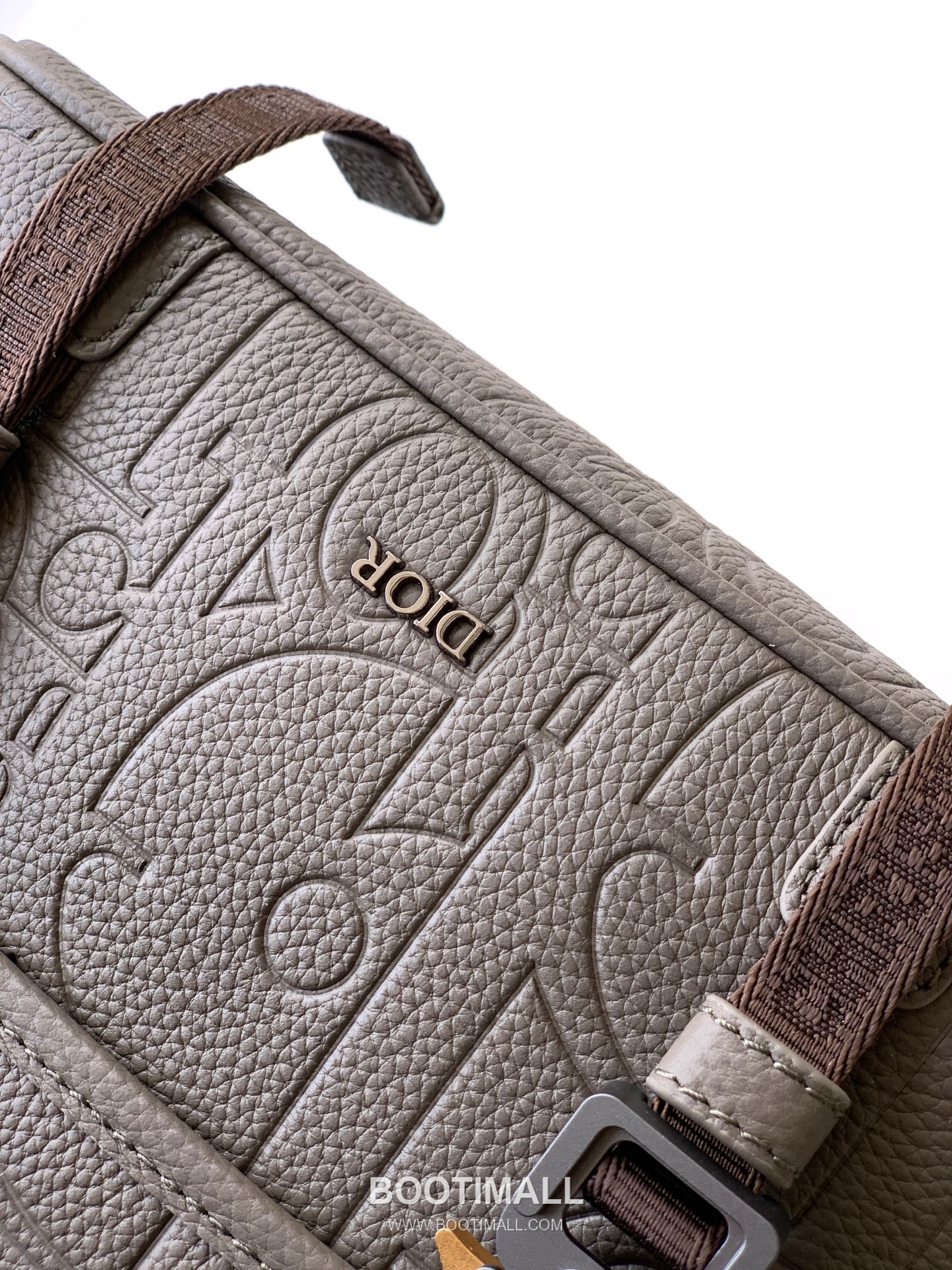 Dior Hit the Road Gravity Embossed Leather Messenger Crossbody Bag 디올 히트더로드 그래비티 엠보스드 레더 블랙 크로스 메신저백 EDA-1ESPO333 24cm 6