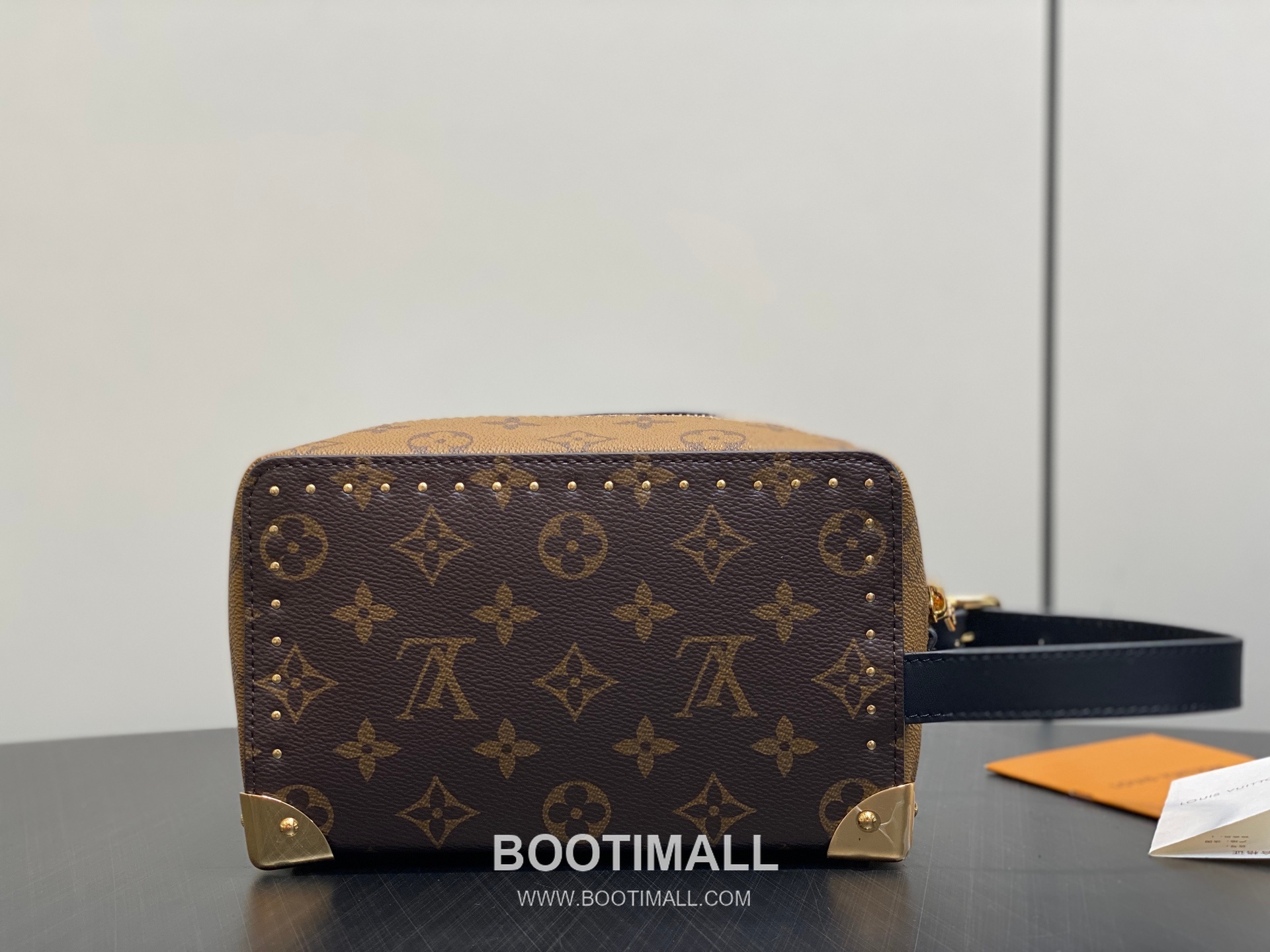 Louis Vuitton Locker Dopp Kit Monogram Coated Canvas Clutch Pouch 루이비통 로커 도프 키트 모노그램 코팅 캔버스 브라운 클러치 파우치 M29313 19cm 7