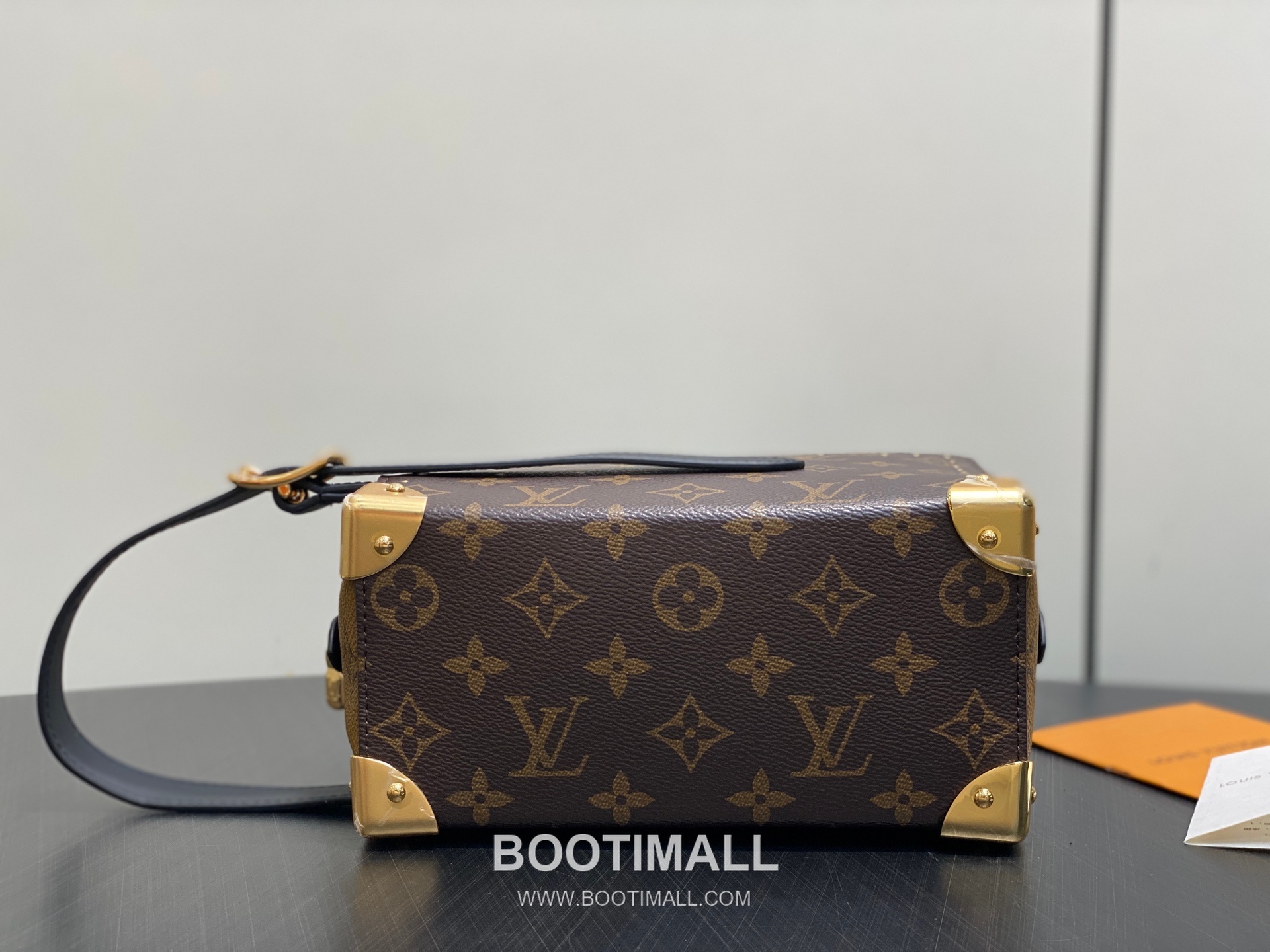 Louis Vuitton Locker Dopp Kit Monogram Coated Canvas Clutch Pouch 루이비통 로커 도프 키트 모노그램 코팅 캔버스 브라운 클러치 파우치 M29313 19cm 8