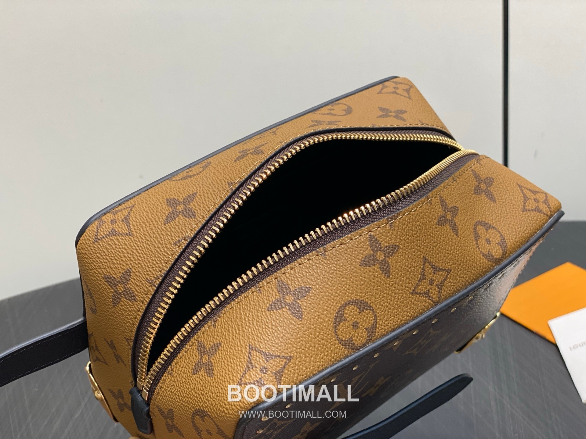 Louis Vuitton Locker Dopp Kit Monogram Coated Canvas Clutch Pouch 루이비통 로커 도프 키트 모노그램 코팅 캔버스 브라운 클러치 파우치 M29313 19cm 11