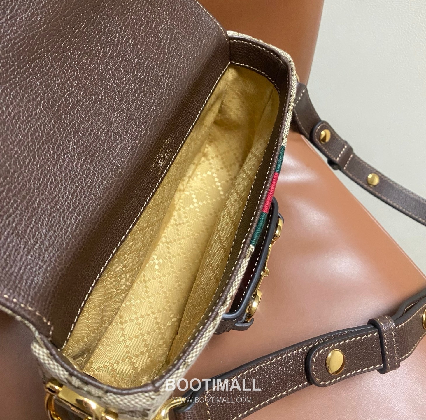 Gucci Horsebit 1955 GG Canvas Leather Trim Saddle Crossbody Bag 구찌 홀스빗 1955 GG 캔버스 베이지 크로스 새들백 866762 21cm 18