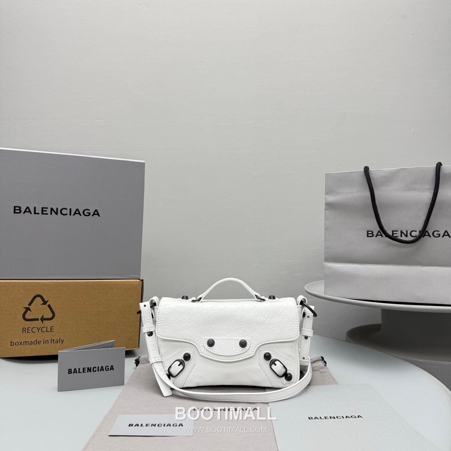 Balenciaga Le City Nano Mini Crinkled Leather Top Handle Crossbody Bag 발렌시아가 르 시티 나노 미니 크링클 레더 화이트 탑핸들 크로스백 92402 22cm 1