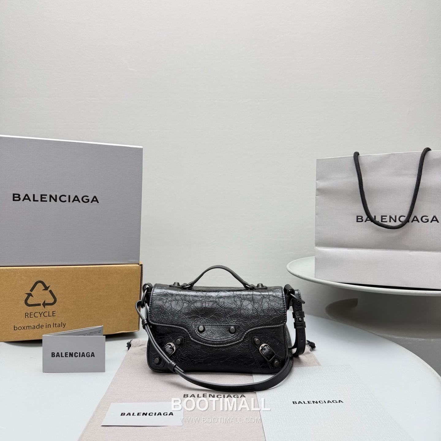 Balenciaga Le City Nano Mini Crinkled Leather Top Handle Crossbody Bag 발렌시아가 르 시티 나노 미니 크링클 레더 화이트 탑핸들 크로스백 92402 22cm 2