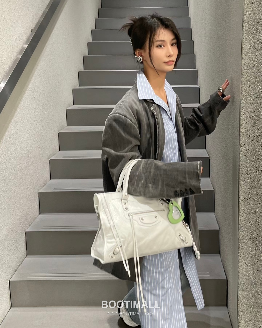 Balenciaga Le City Lambskin Leather Shoulder Crossbody Bag 발렌시아가 르 시티 램스킨 블랙 숄더 크로스백 29.9cm 2