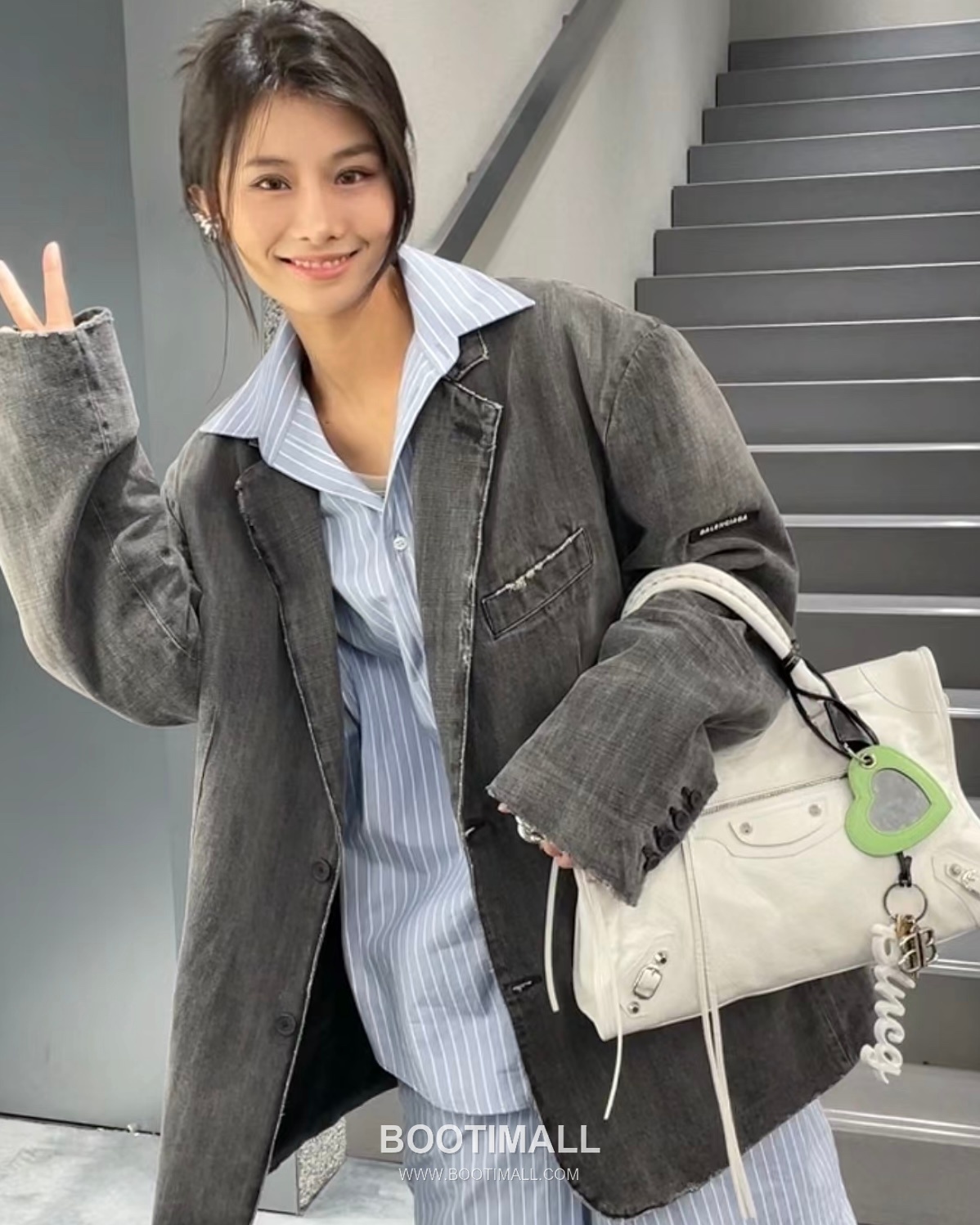 Balenciaga Le City Lambskin Leather Shoulder Crossbody Bag 발렌시아가 르 시티 램스킨 블랙 숄더 크로스백 29.9cm 3