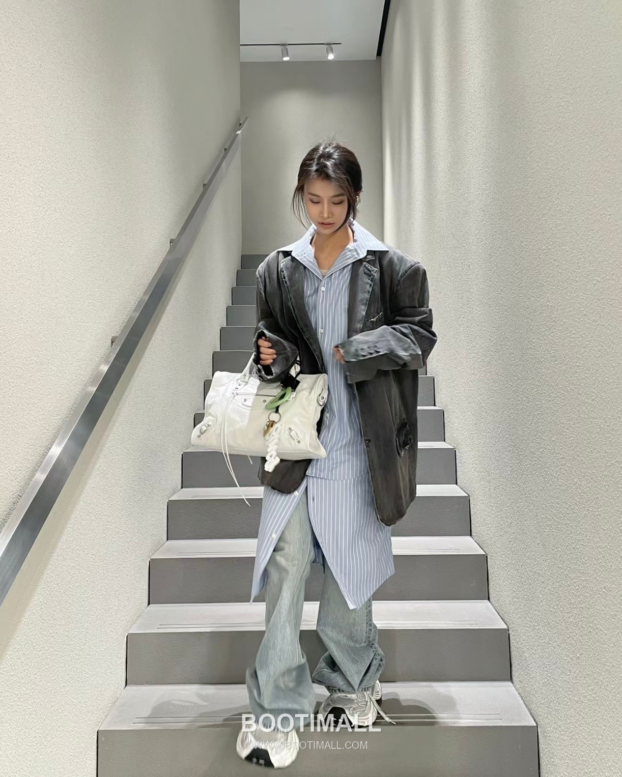 Balenciaga Le City Lambskin Leather Shoulder Crossbody Bag 발렌시아가 르 시티 램스킨 블랙 숄더 크로스백 29.9cm 5