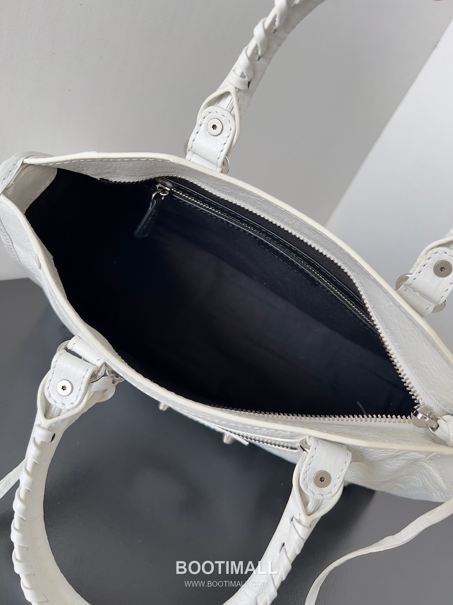 Balenciaga Le City Lambskin Leather Shoulder Crossbody Bag 발렌시아가 르 시티 램스킨 블랙 숄더 크로스백 29.9cm 9