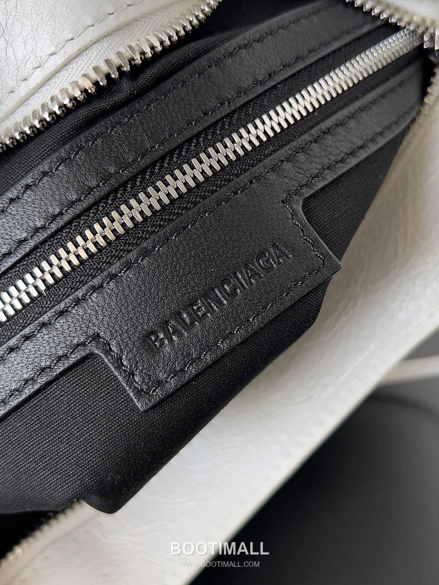 Balenciaga Le City Lambskin Leather Shoulder Crossbody Bag 발렌시아가 르 시티 램스킨 블랙 숄더 크로스백 29.9cm 10