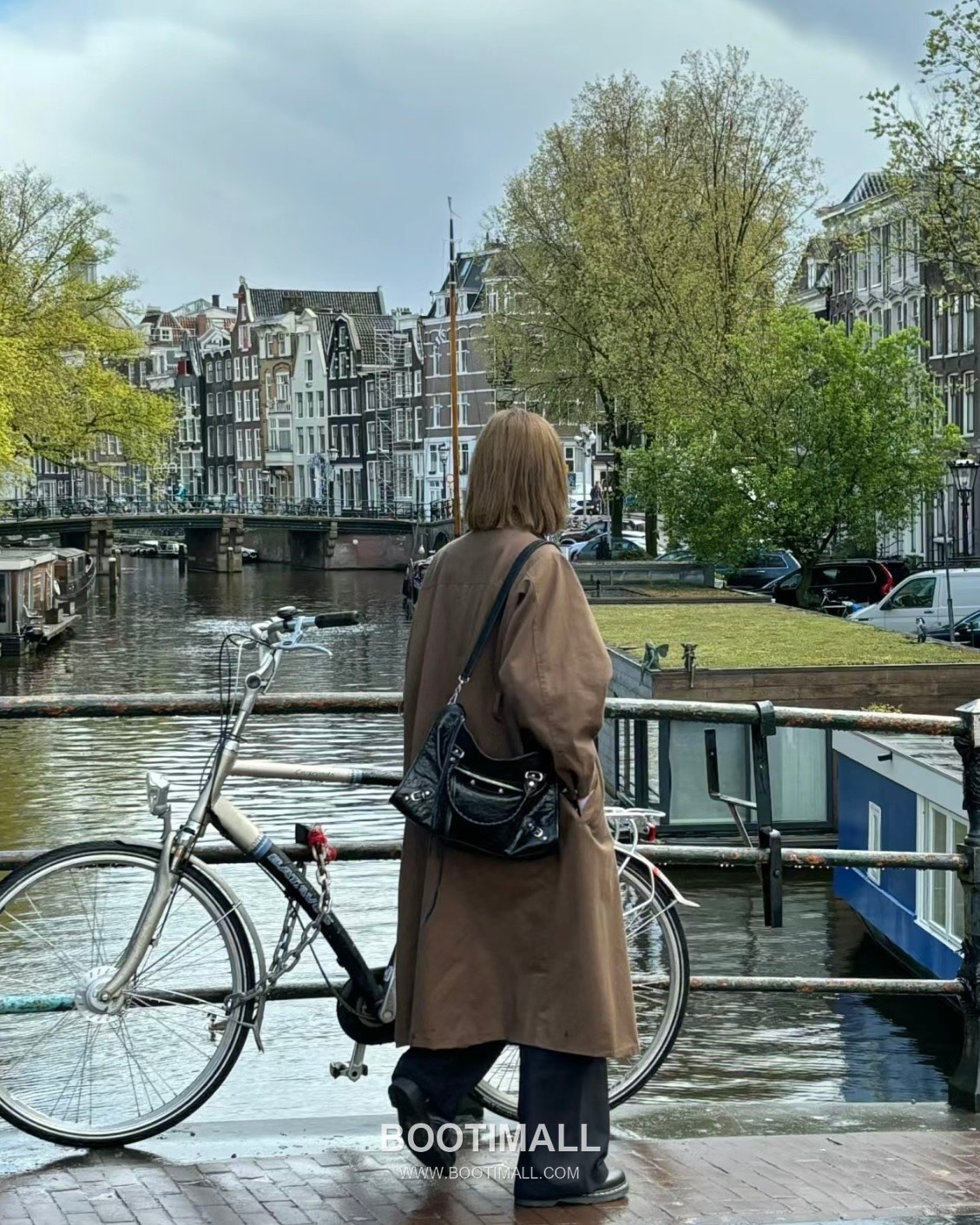 Balenciaga Le City Lambskin Leather Shoulder Crossbody Bag 발렌시아가 르 시티 램스킨 블랙 숄더 크로스백 29.9cm 4