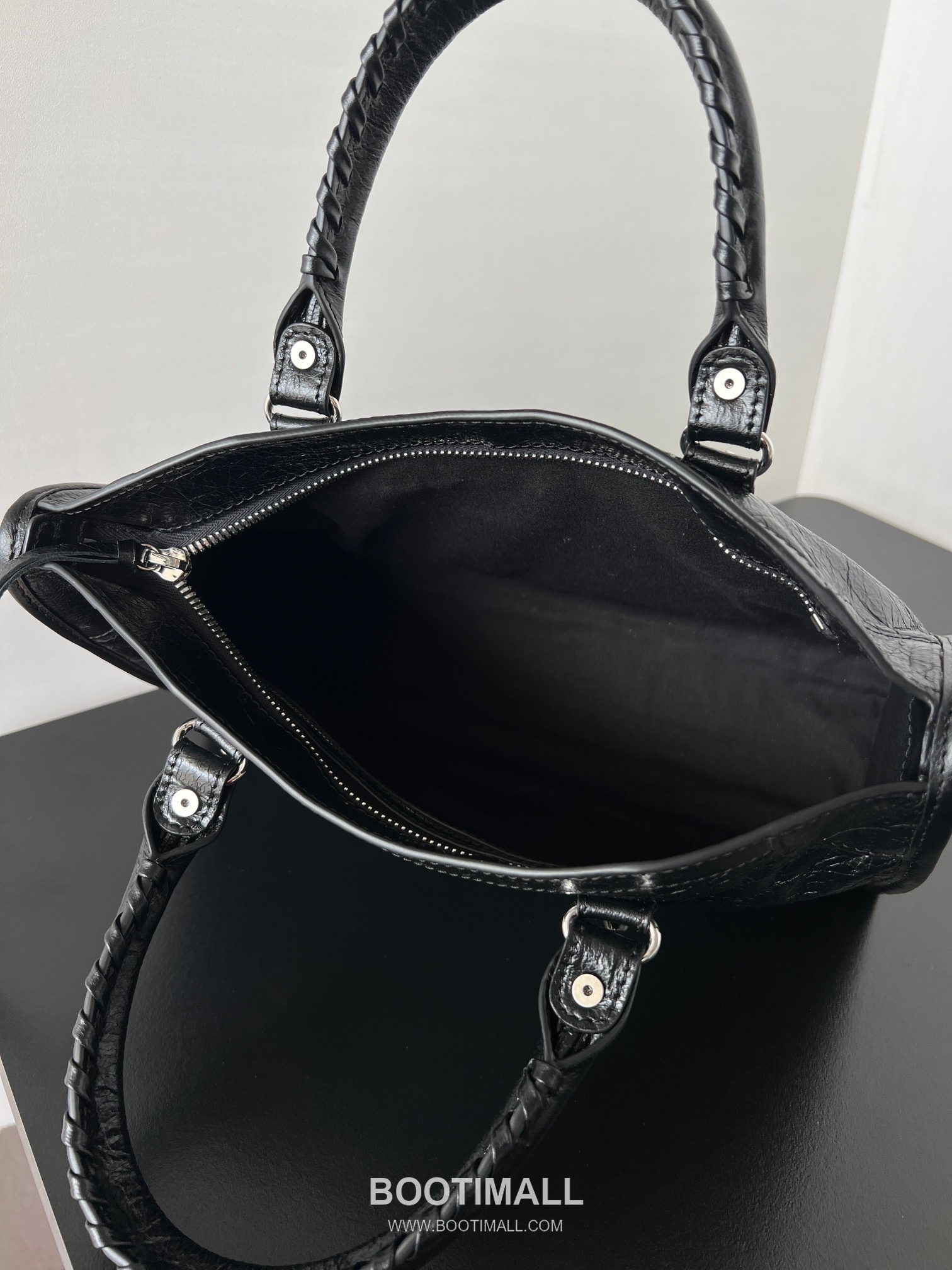 Balenciaga Le City Lambskin Leather Shoulder Crossbody Bag 발렌시아가 르 시티 램스킨 블랙 숄더 크로스백 29.9cm 7