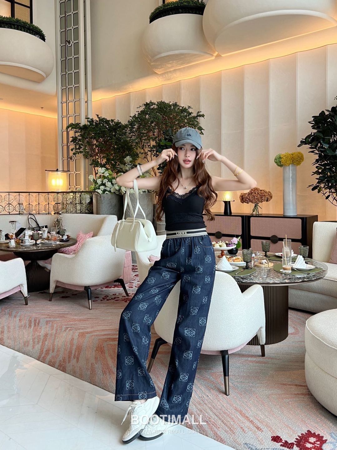 Loewe SS26 Cotton Texture Straight Fit Pants 로에베 SS26 코튼 텍스처 스트레이트핏 블랙 팬츠 1