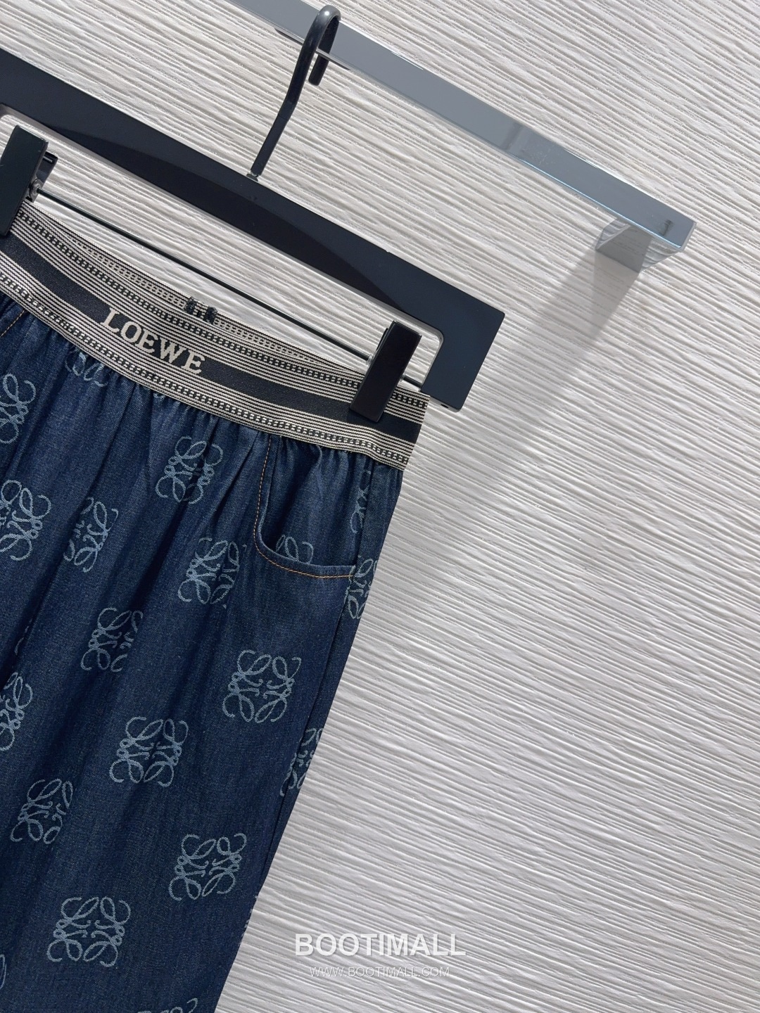 Loewe SS26 Cotton Texture Straight Fit Pants 로에베 SS26 코튼 텍스처 스트레이트핏 블랙 팬츠 13