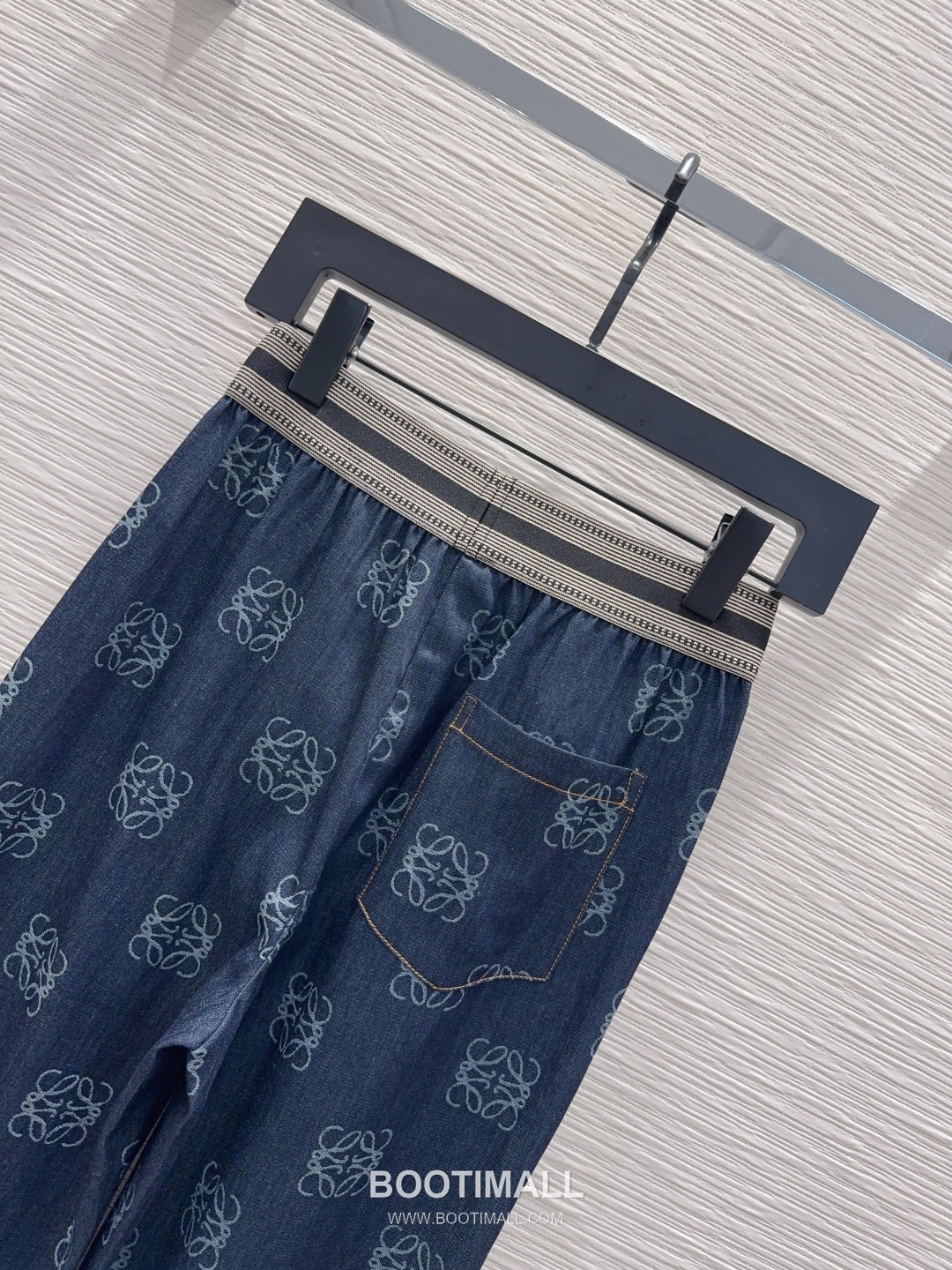 Loewe SS26 Cotton Texture Straight Fit Pants 로에베 SS26 코튼 텍스처 스트레이트핏 블랙 팬츠 17