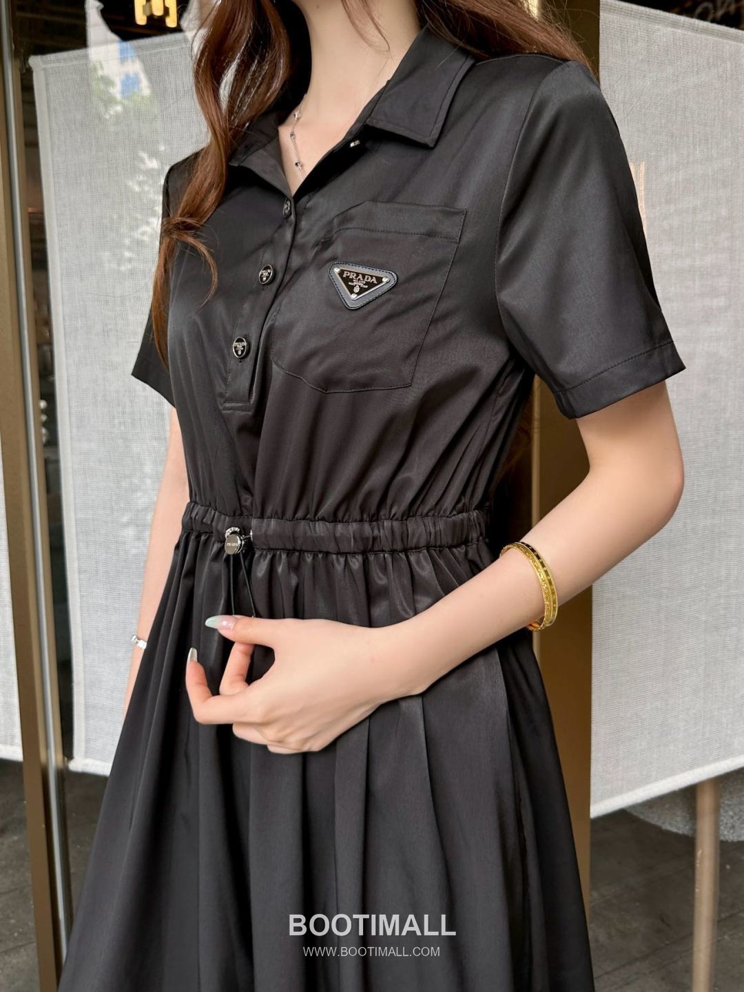 Prada SS26 Polyester Elastic Waist Short Sleeve One Piece 프라다 SS26 폴리에스터 밴딩 허리 반팔 블랙 원피스 4