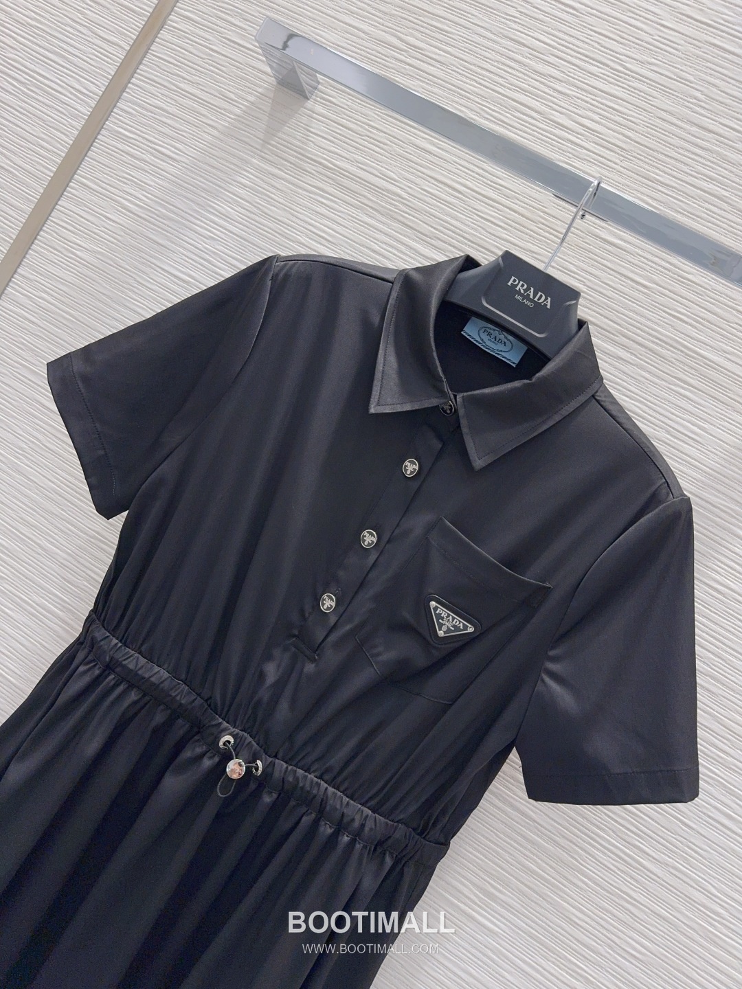 Prada SS26 Polyester Elastic Waist Short Sleeve One Piece 프라다 SS26 폴리에스터 밴딩 허리 반팔 블랙 원피스 11