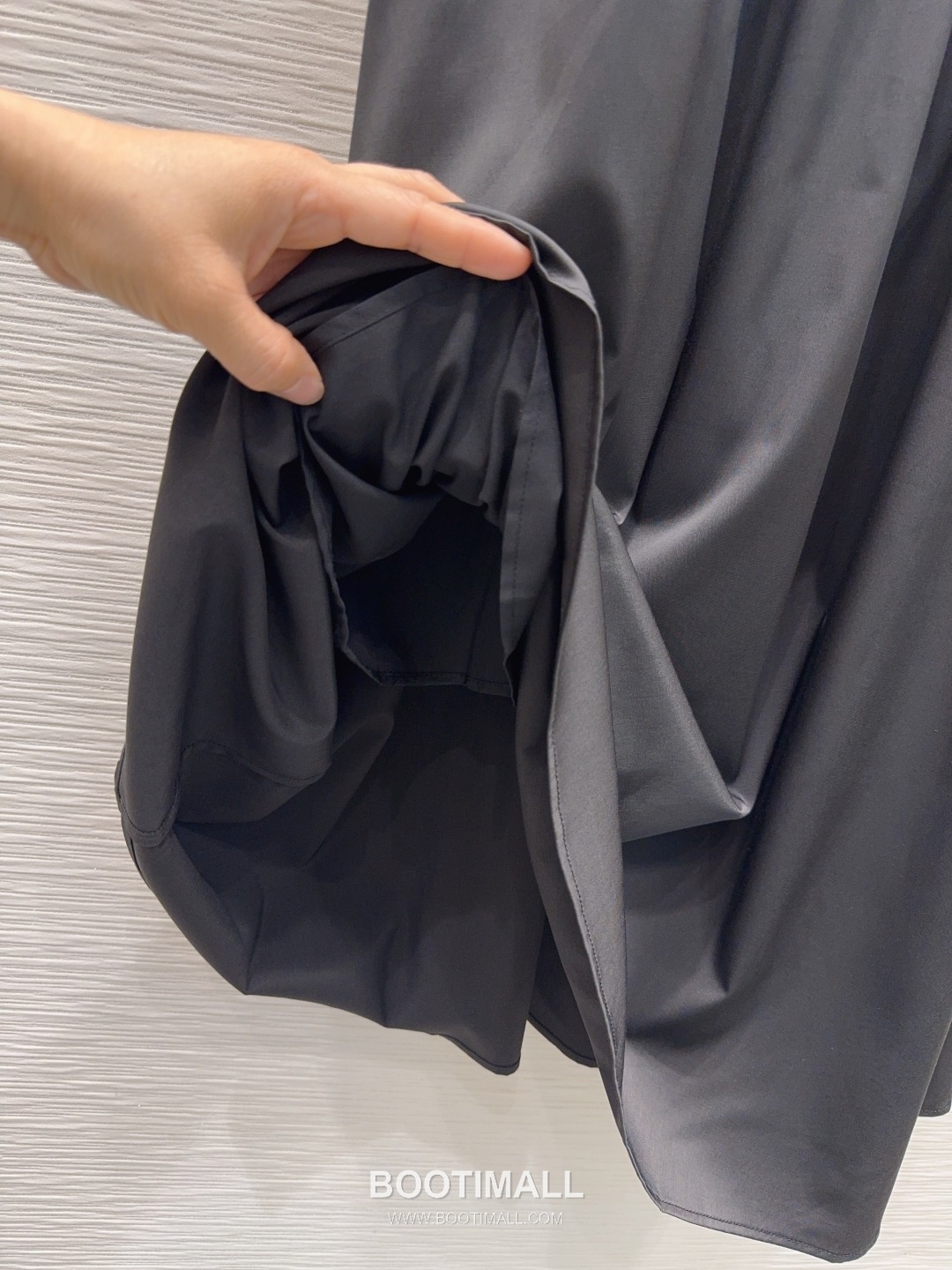 Prada SS26 Polyester Elastic Waist Short Sleeve One Piece 프라다 SS26 폴리에스터 밴딩 허리 반팔 블랙 원피스 17