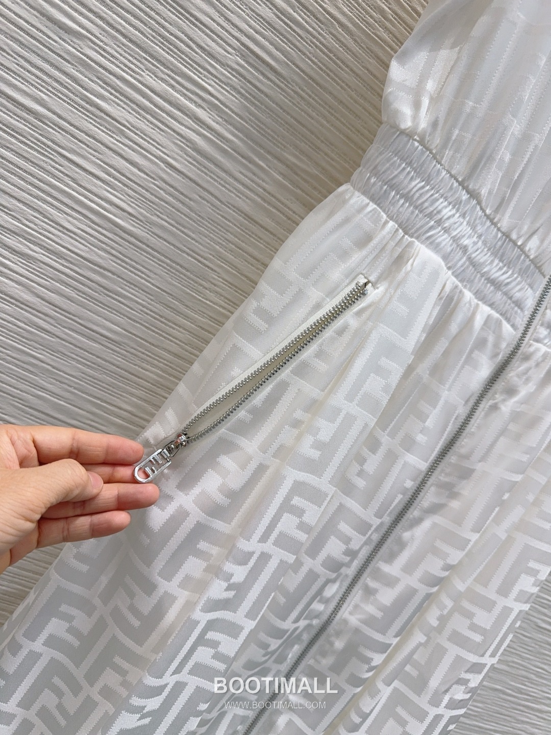 Fendi SS26 Acetate Jacquard Zip Collar Short Sleeve One Piece 펜디 SS26 아세테이트 자카드 집업 카라 블랙 원피스 15