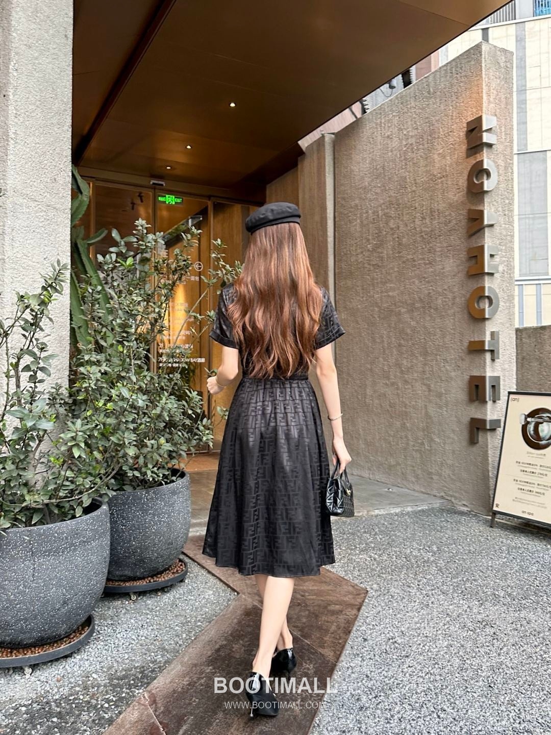 Fendi SS26 Acetate Jacquard Zip Collar Short Sleeve One Piece 펜디 SS26 아세테이트 자카드 집업 카라 블랙 원피스 8