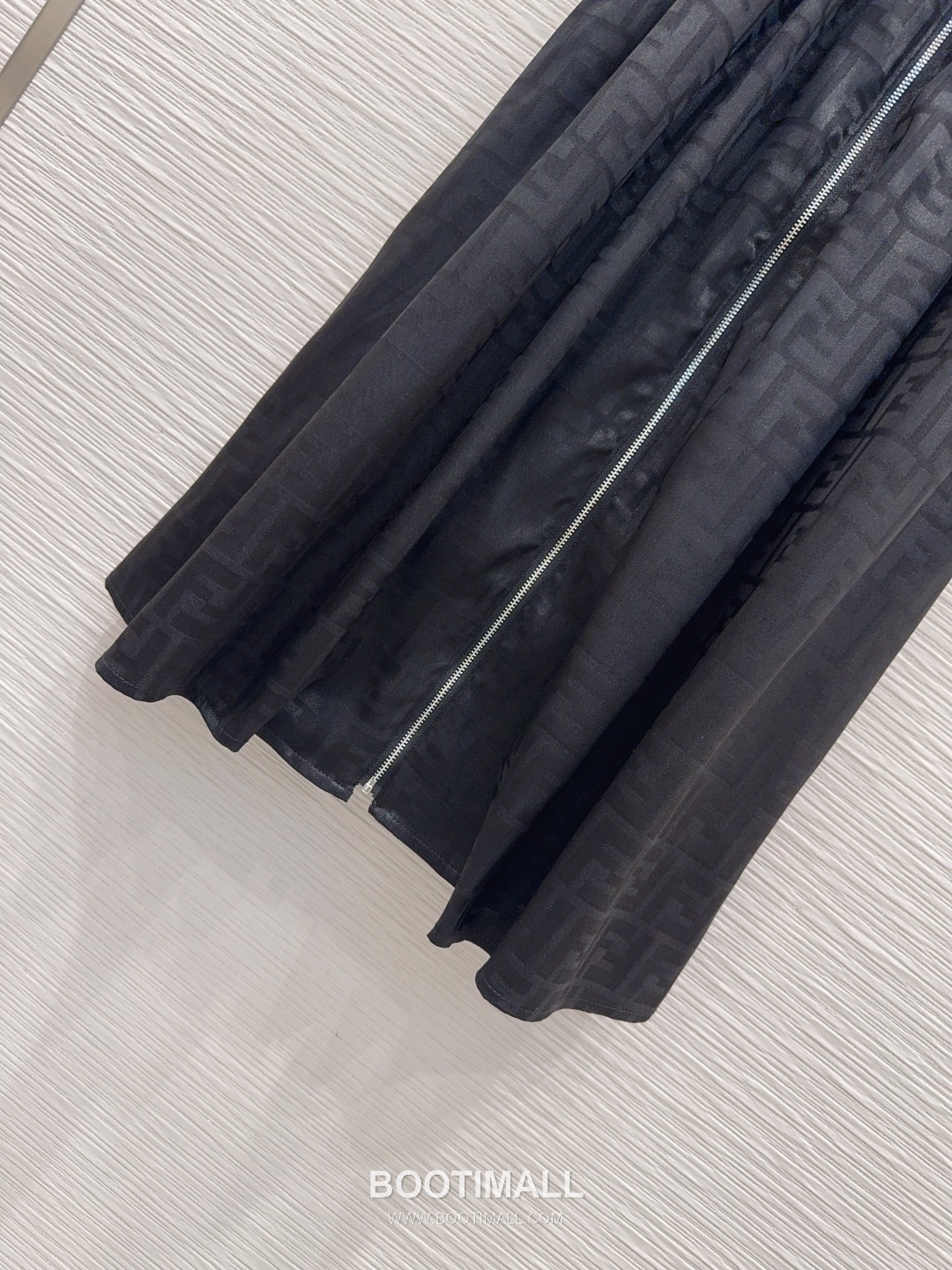 Fendi SS26 Acetate Jacquard Zip Collar Short Sleeve One Piece 펜디 SS26 아세테이트 자카드 집업 카라 블랙 원피스 14