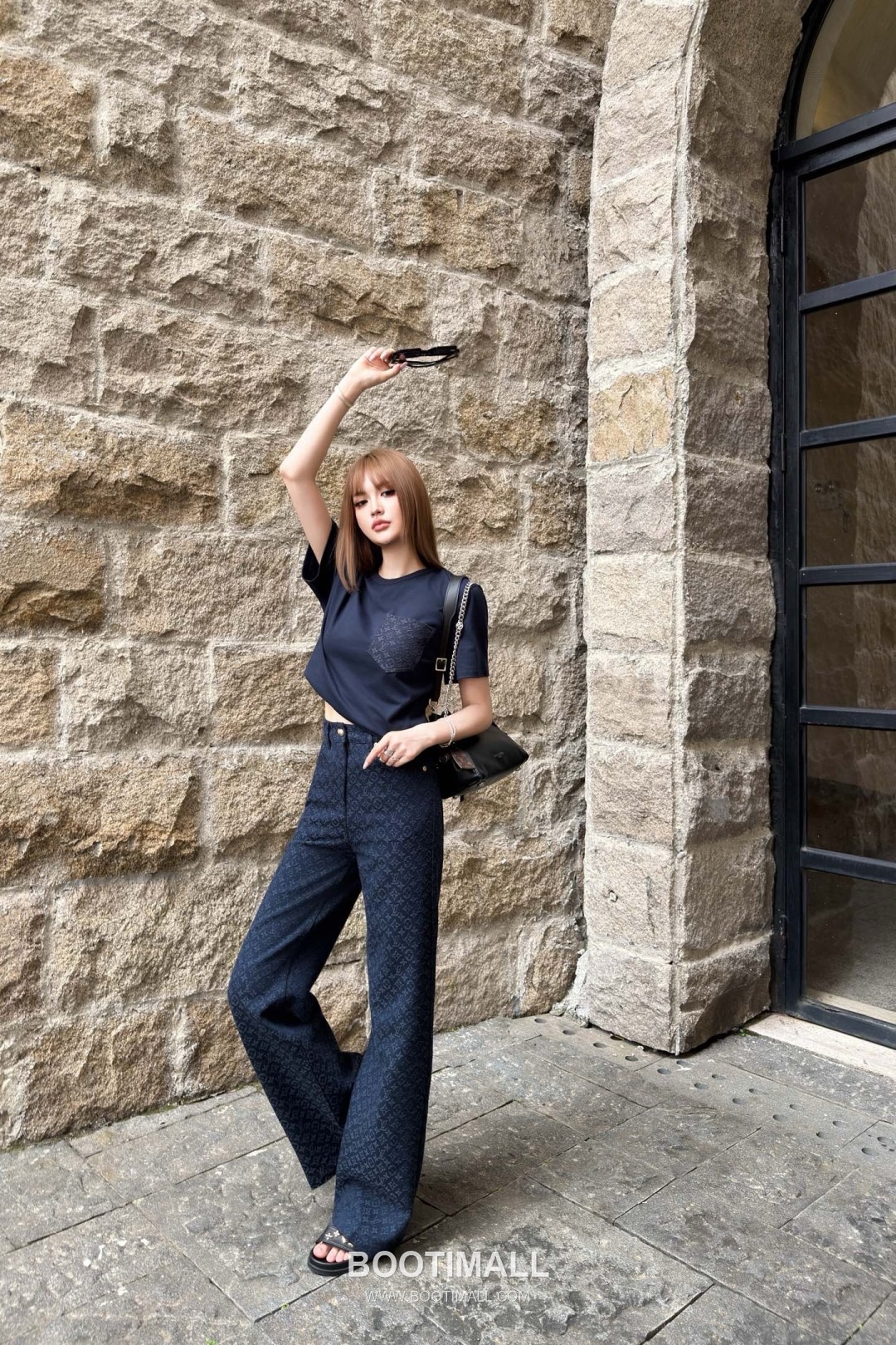 Louis Vuitton SS26 Cotton Logo Print T-Shirt 루이비통 SS26 코튼 로고 프린트 블랙 티셔츠 3