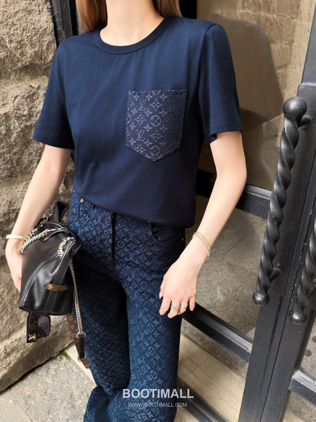 Louis Vuitton SS26 Cotton Logo Print T-Shirt 루이비통 SS26 코튼 로고 프린트 블랙 티셔츠 5