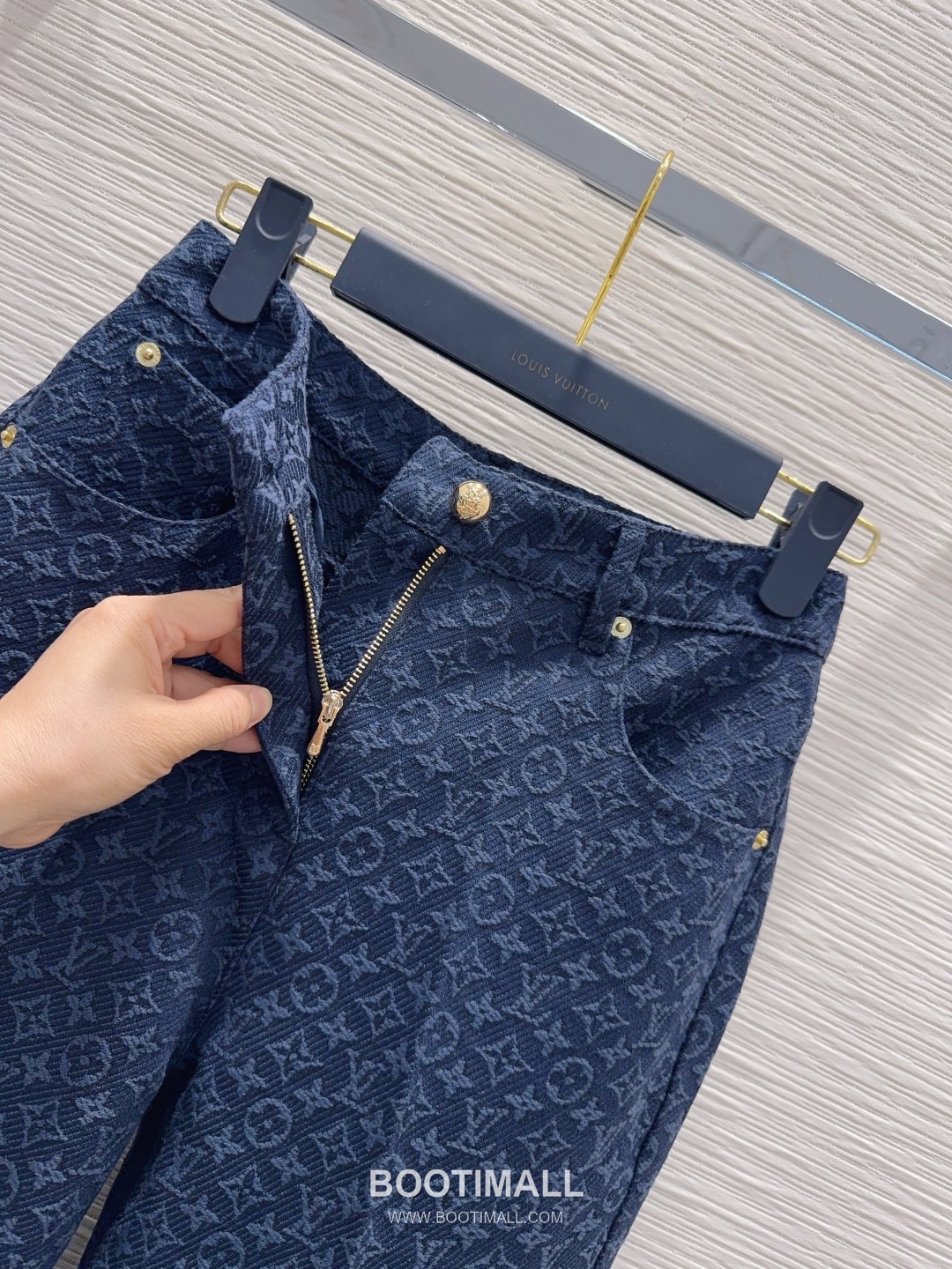 Louis Vuitton SS26 Monogram Jacquard Cotton Pants 루이비통 SS26 모노그램 자카드 코튼 블랙 팬츠 4