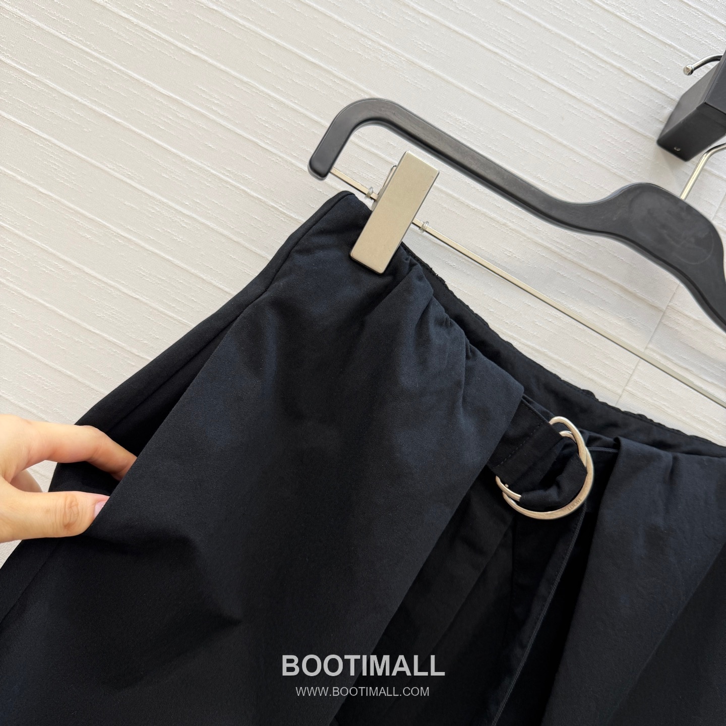 Loewe SS26 Twill Cotton Pleated Drawstring Wide Pants 로에베 SS26 트윌 코튼 플리츠 드로스트링 블랙 팬츠 3